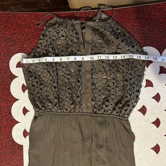 CLOTH & PEOPLE Olive Green Halter Eyelet Lace Bodice. Front Slit Crepe Maxi MED - Picture 10 of 13